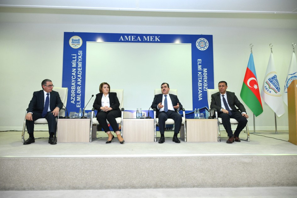 “Mediada Azərbaycan ədəbi dilinin normalarının düzgün tətbiqi” mövzusunda konfrans keçirilib - YENİLƏNİB