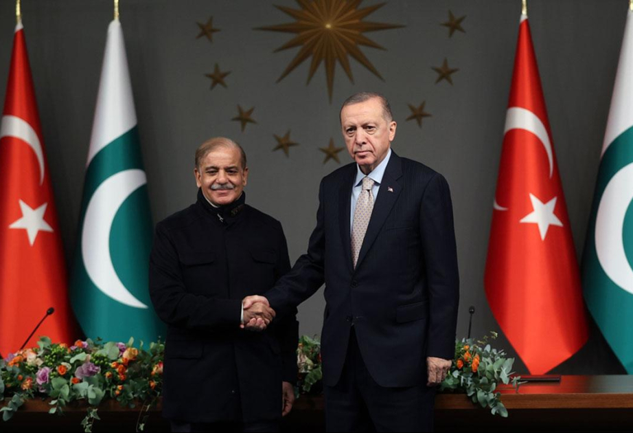 Türkiyə və Pakistan liderləri Bakıda görüşüb