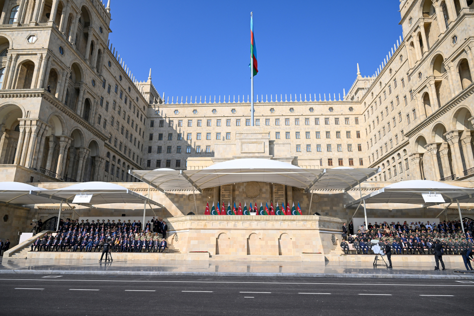 Hərbi paradda digər ölkələrin yüksək səviyyəli nümayəndələri də iştirak edib