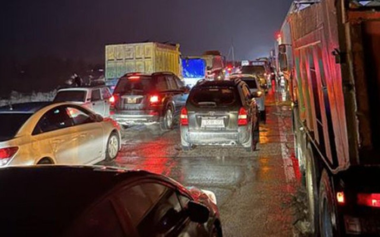 Bakı-Qazax yolunda təmir səbəbindən avtomobillərin hərəkət istiqaməti dəyişdirilib