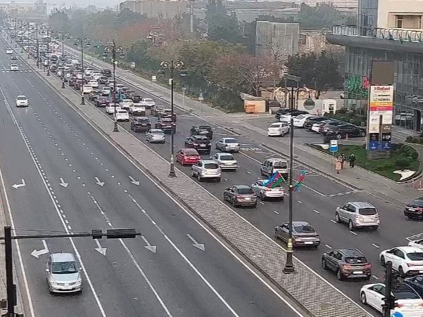 Bakıda hazırda sıxlıq müşahidə olunan yollar açıqlanıb 