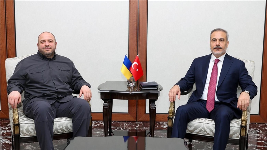 Hakan Fidan Rustem Umerovla görüşüb