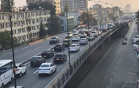 Bakıda hazırda sıxlıq müşahidə olunan yollar açıqlanıb 