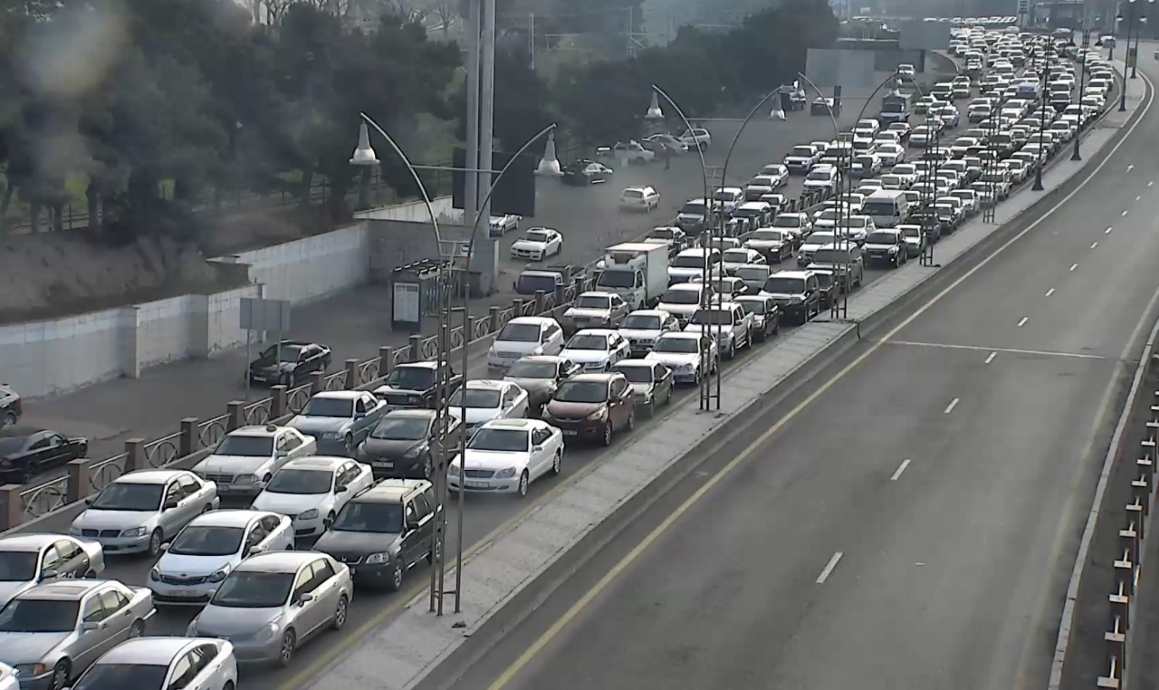 Hazırda Bakıda sıxlıq müşahidə olunan yollar açıqlanıb