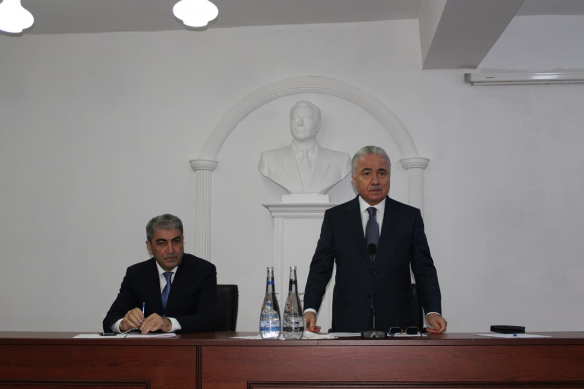 Balakənin icra başçısı kollektivə təqdim edilib