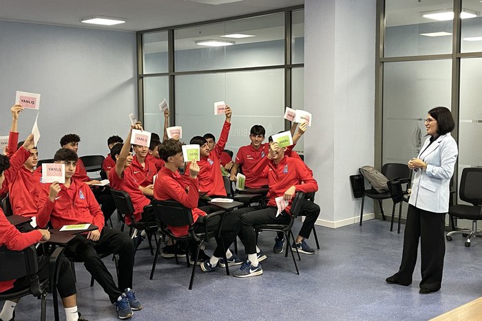 Azərbaycan millisinin futbolçuları üçün seminar keçirilib