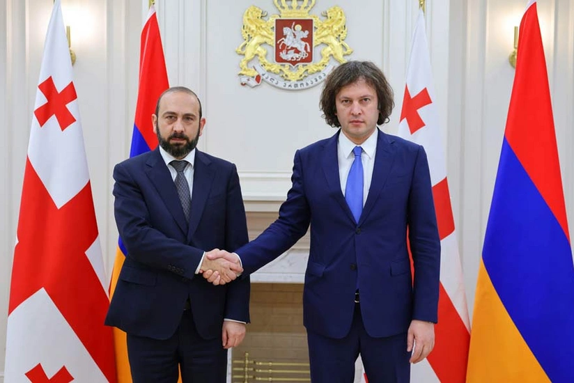 Mirzoyan gürcüstanlı həmkarı ilə görüşüb