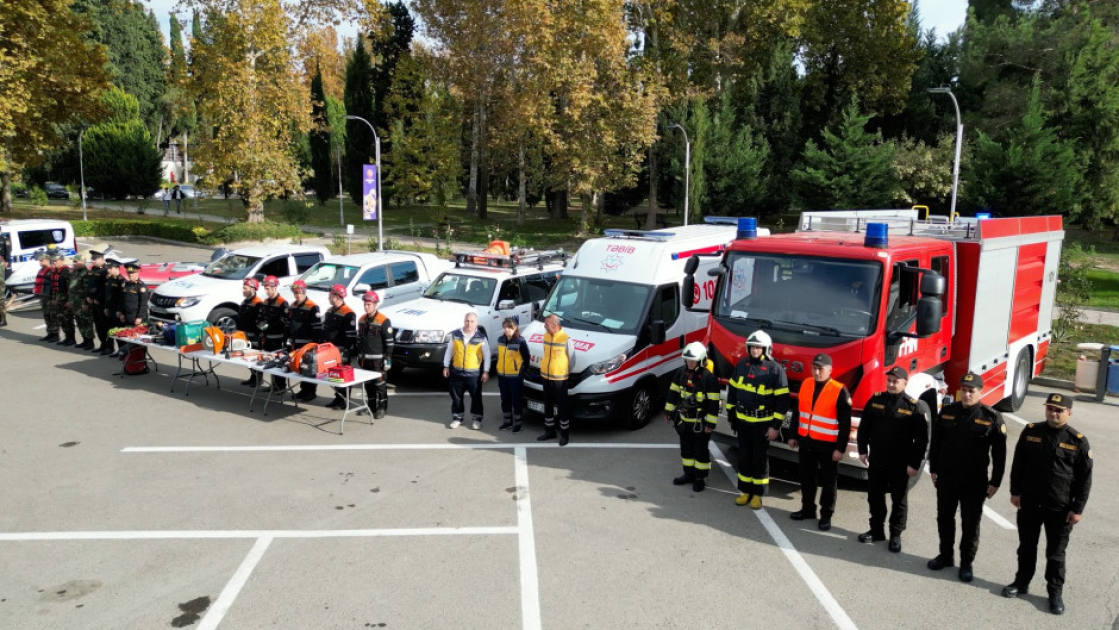 Nəqliyyat qəzaları zamanı xilasetmə əməliyyatları ilə bağlı təlim keçirilib - Fotolar